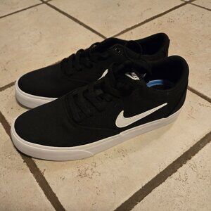 Brand New Nike Charge Canvas IM4398 001 Women's Black/White Size 9.5 Shoes